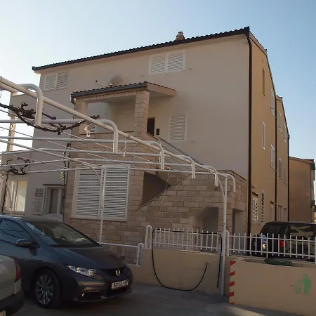 Dalmadino 3*
